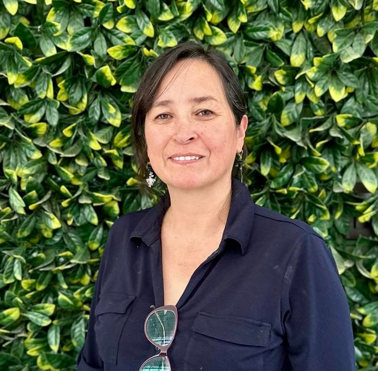 María Rosa Darquea - Licenciada en artes visuales, artista ceramista y docente.